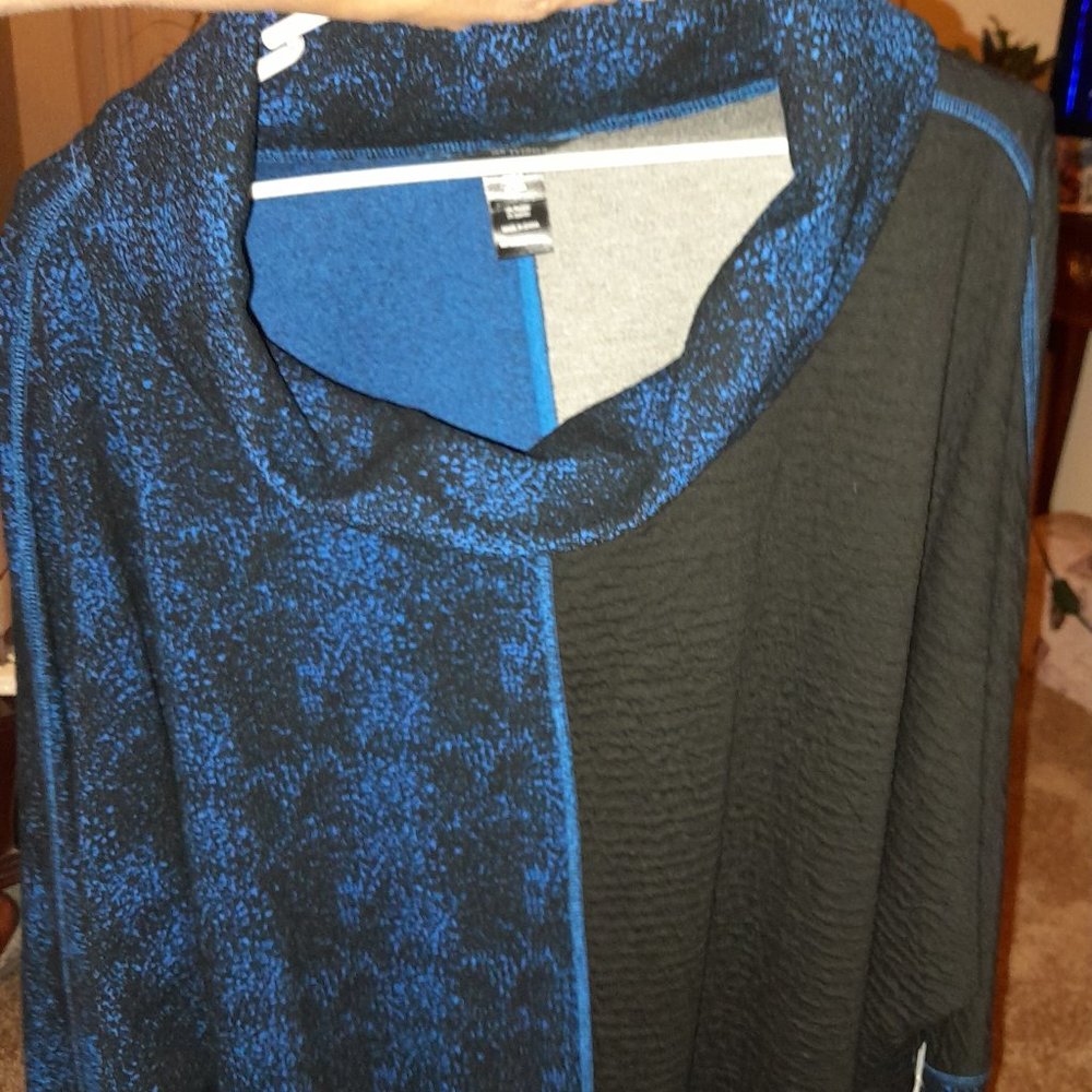 WOMENS PLUS SIZE 3X GOURGEOUS LOOKING (RAYON, POLYESTER & SPANDEX) SOFT SWEATER.